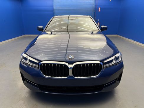 Used 2023 BMW 530i xDrive image 3