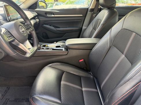 Used 2024 Nissan Altima 2.5 SR FWD image 18