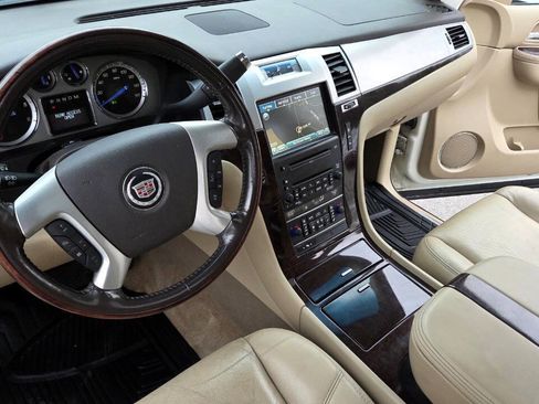 Used 2010 Cadillac Escalade ESV Luxury AWD/4WD image 31