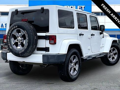 Used 2016 Jeep Wrangler Unlimited Sahara AWD/4WD image 5