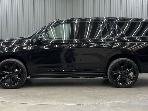 Used 2026 Cadillac Escalade Platinum Sport image 2