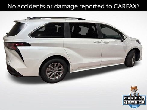 Certified 2024 Toyota Sienna XLE FWD image 3