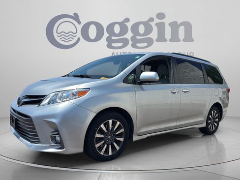 Used 2019 Toyota Sienna XLE w/ XLE Navigation Package AWD/4WD image 1