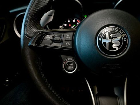 Used 2023 Alfa Romeo Stelvio Veloce image 33