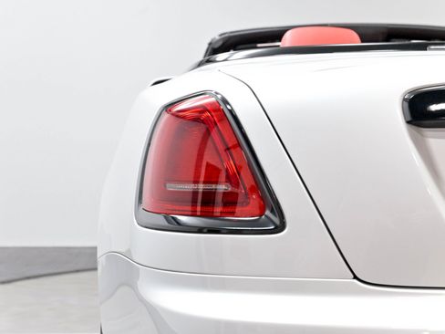 Used 2017 Rolls-Royce Dawn RWD image 54