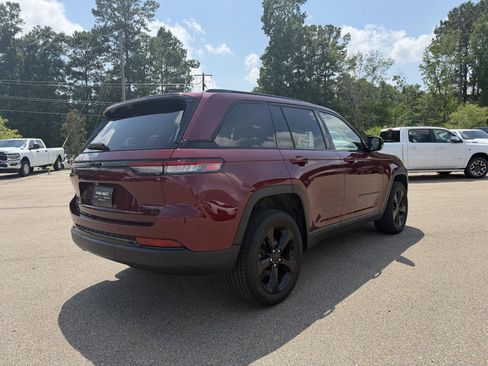 Certified 2025 Jeep Grand Cherokee Limited w/ Luxury Tech Group II AWD/4WD image 6