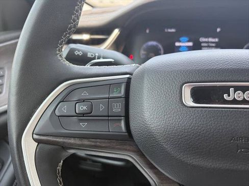 Certified 2023 Jeep Grand Cherokee Limited w/ Luxury Tech Group II AWD/4WD image 23