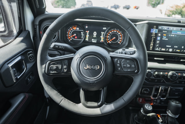 Used 2025 Jeep Wrangler Unlimited Rubicon AWD/4WD image 32