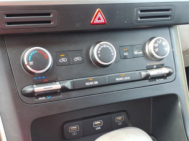 Used 2024 Kia Carnival LX FWD image 10