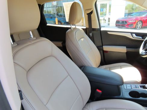 Used 2020 Ford Escape SE Sport image 32