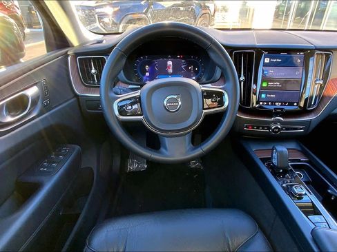 Used 2024 Volvo XC60 B5 Plus image 5