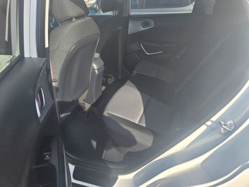 Used 2025 Kia Soul LX w/ LX Technology Package FWD image 18