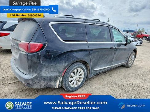 Used 2018 Chrysler Pacifica Touring-L FWD image 4