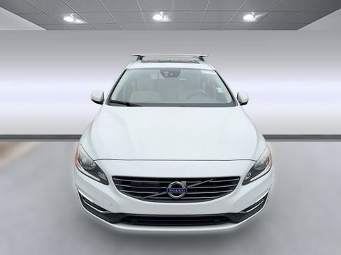 Used 2017 Volvo V60 T5 Premier w/ Convenience Package image 6
