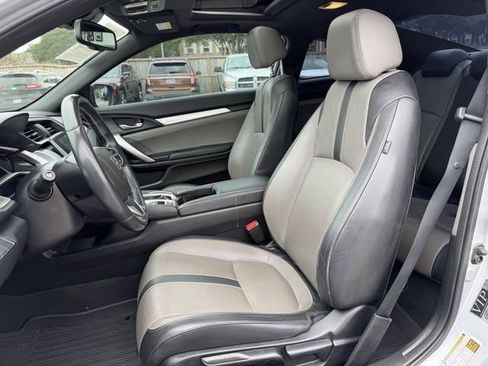 Used 2018 Honda Civic Touring image 14
