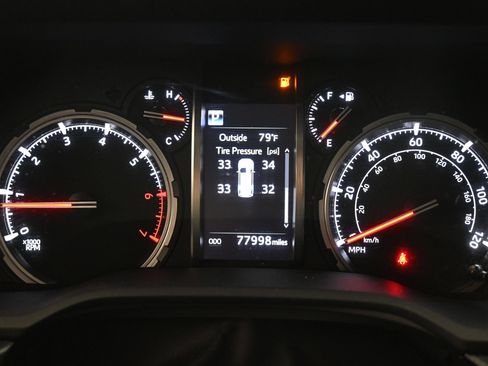 Used 2020 Toyota 4Runner TRD Off-Road AWD/4WD image 19