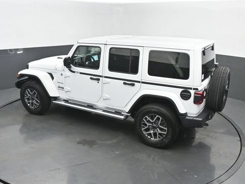 Used 2024 Jeep Wrangler Unlimited Sahara w/ Technology Group AWD/4WD image 43