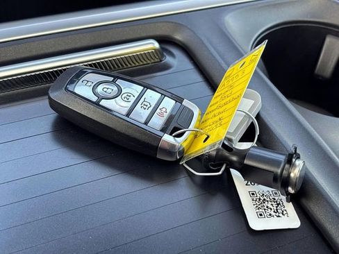 Used 2025 Ford Expedition Active AWD/4WD image 26