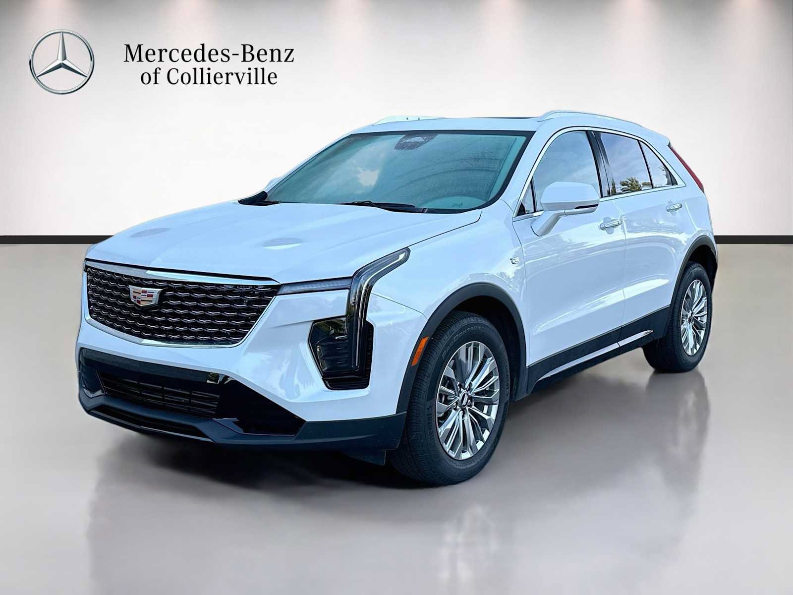 Used 2024 Cadillac XT4 Premium Luxury w/ Cold Weather Package FWD image 1