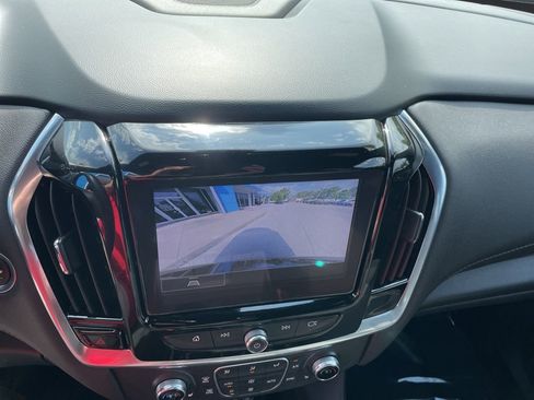Used 2022 Chevrolet Traverse LT image 11