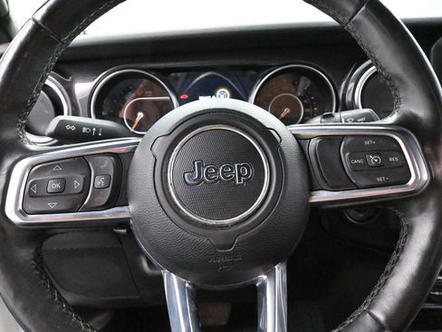 Used 2022 Jeep Wrangler Unlimited Sahara AWD/4WD image 16
