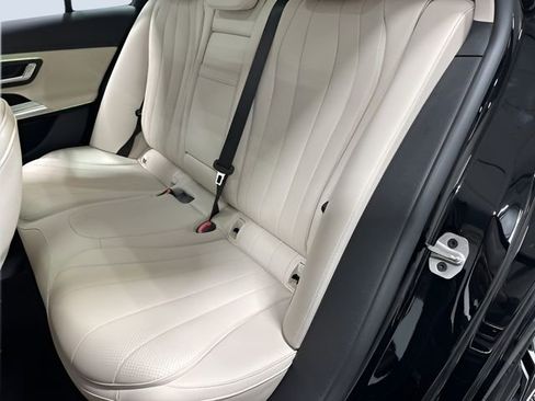 Used 2025 Mercedes-Benz E 350 4MATIC Sedan image 31