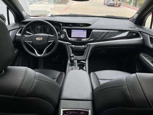 Certified 2025 Cadillac XT6 Premium Luxury image 15