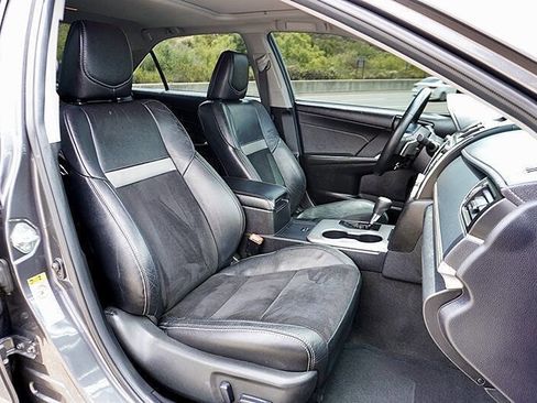 Used 2013 Toyota Camry SE w/ Leather Pkg FWD image 12