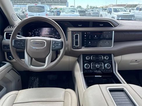 Used 2023 GMC Yukon XL Denali AWD/4WD image 24