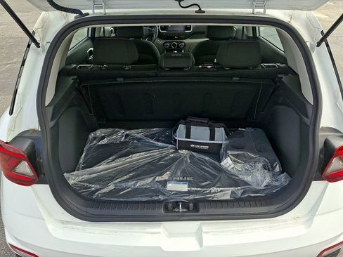 Used 2025 Hyundai Venue SEL FWD image 30