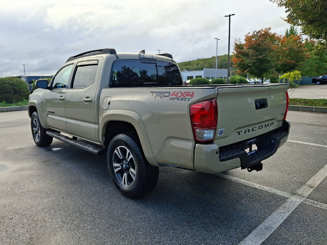 Used 2017 Toyota Tacoma TRD Sport w/ Premium & Technology Package AWD/4WD image 4