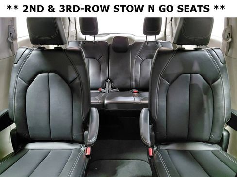 Certified 2024 Chrysler Pacifica Touring-L image 22