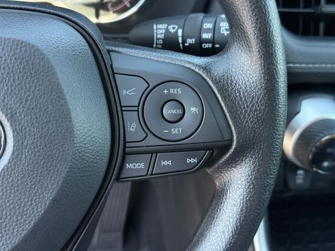 Used 2025 Toyota RAV4 XLE AWD/4WD image 17