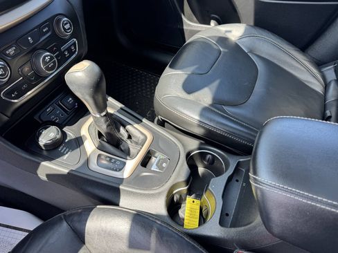 Used 2014 Jeep Cherokee Limited AWD/4WD image 25