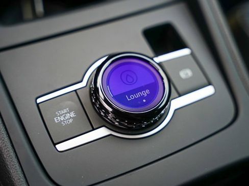 New 2025 Volkswagen Tiguan SE image 18