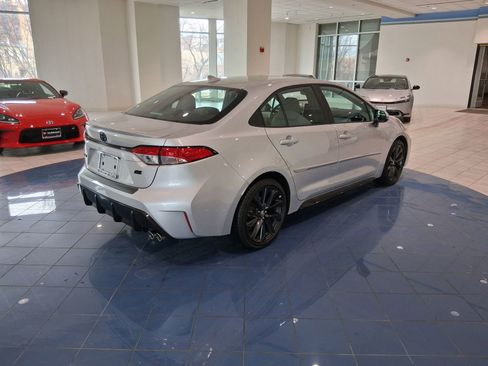 Used 2025 Toyota Corolla SE w/ SE Premium Package image 5