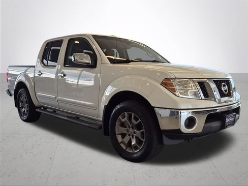 Used 2014 Nissan Frontier SL AWD/4WD image 5