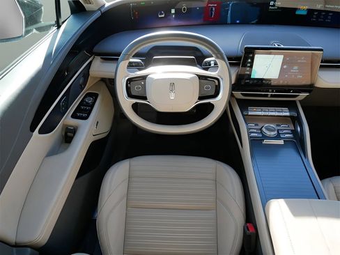 Used 2024 Lincoln Nautilus Reserve w/ Equipment Group 202A image 13