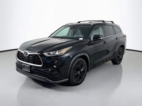 Used 2020 Toyota Highlander XLE FWD image 1