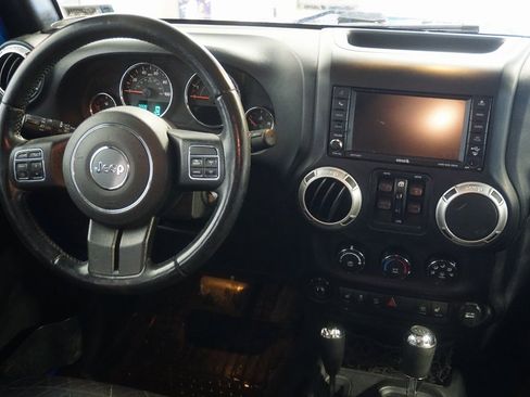 Used 2016 Jeep Wrangler Unlimited Sahara w/ Connectivity Group image 25