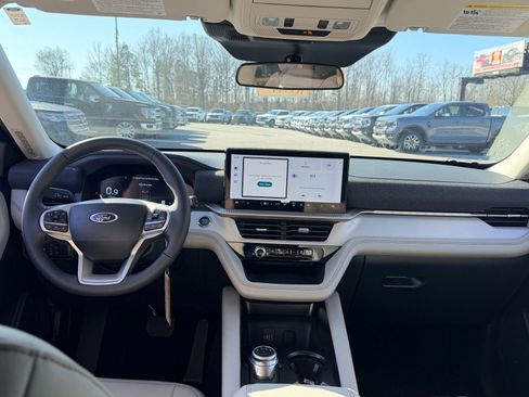 New 2026 Ford Explorer Active w/ Active Comfort Package RWD image 20