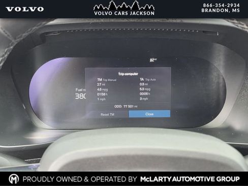 Used 2024 Volvo XC40 B5 Plus image 11