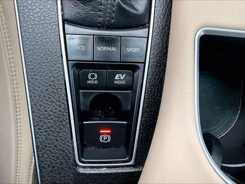 Used 2021 Toyota Avalon XLE w/ Carpet Mat Package (TMS) image 32