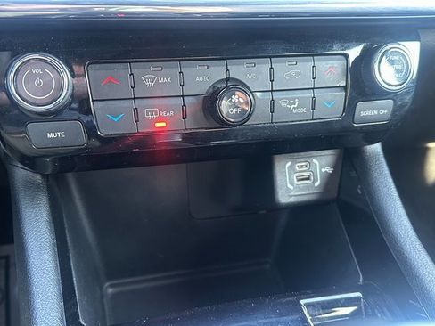 Used 2024 Jeep Compass Limited image 27