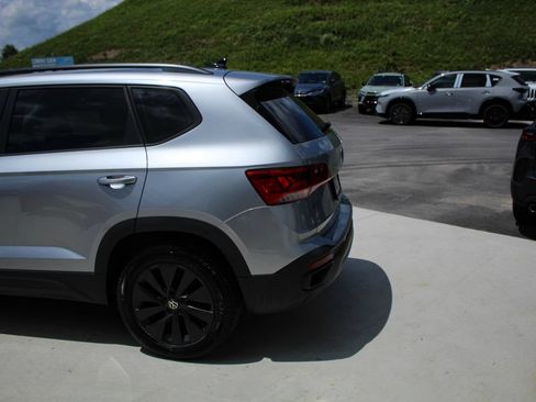 Used 2022 Volkswagen Taos S AWD/4WD image 6