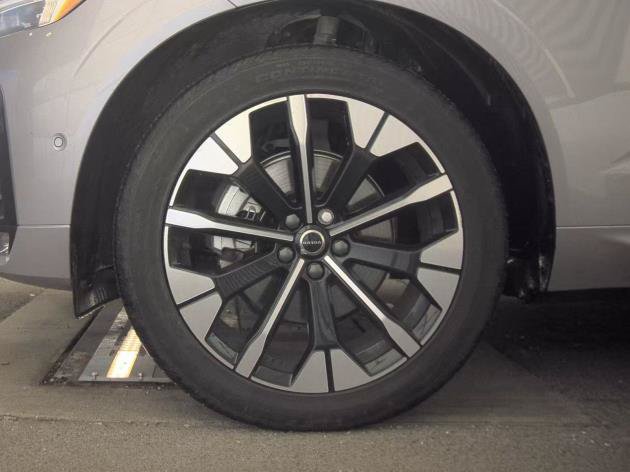 Used 2026 Volvo XC60 B5 Plus AWD/4WD image 9