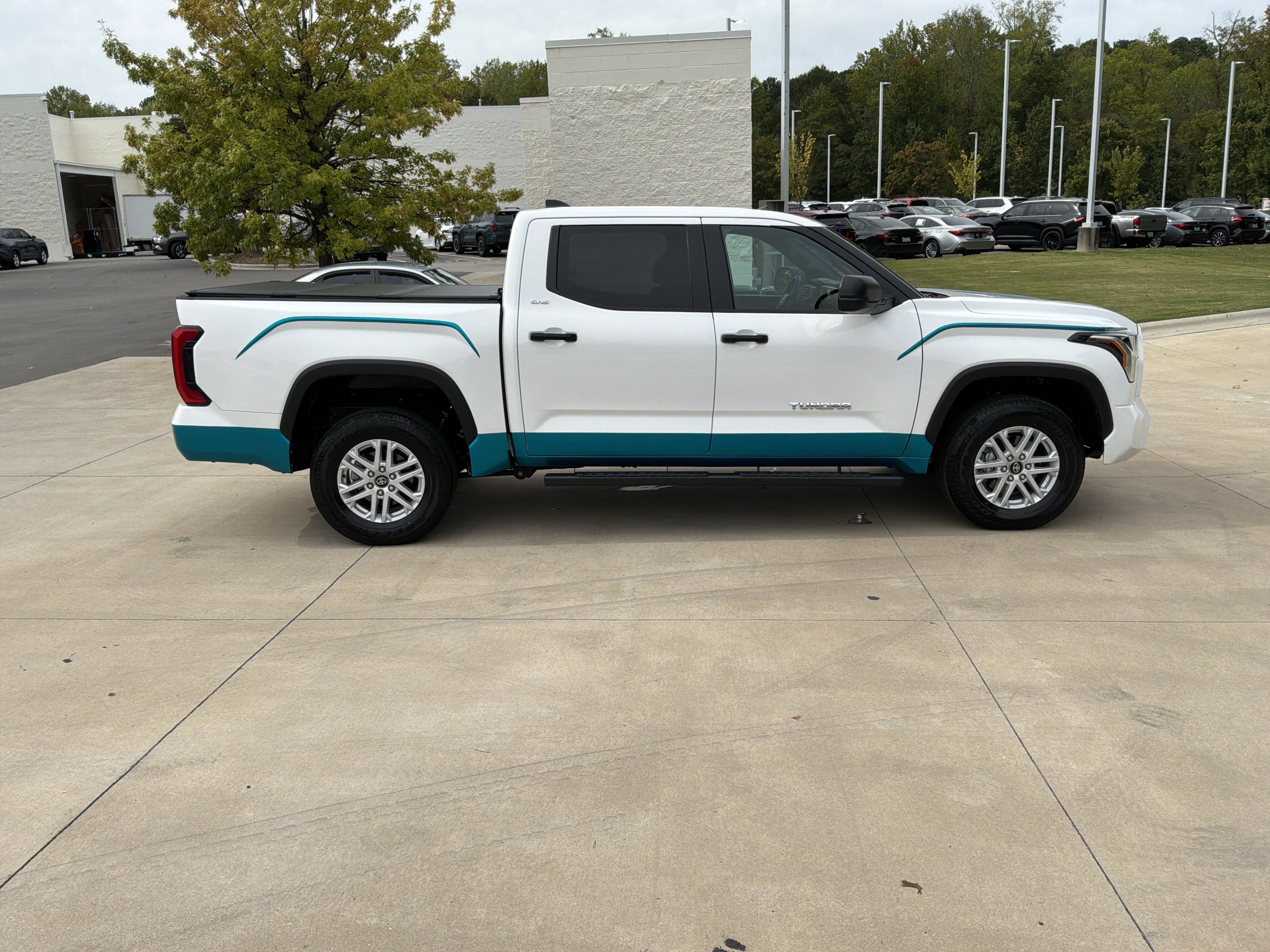 Used 2025 Toyota Tundra SR5 AWD/4WD image 11