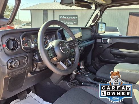 Certified 2025 Jeep Wrangler Unlimited Rubicon w/ Convenience Group AWD/4WD image 13