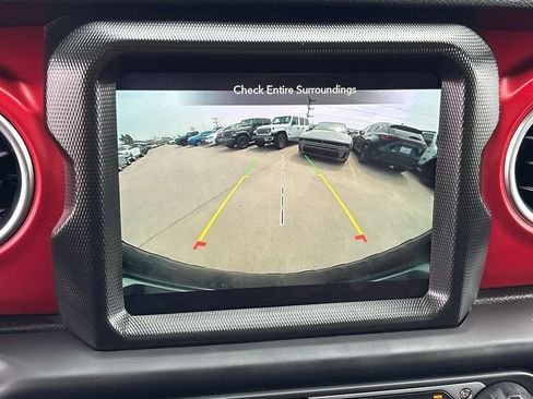Used 2022 Jeep Wrangler Unlimited Rubicon w/ LED Lighting Group AWD/4WD image 23
