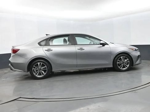 Used 2023 Kia Forte LXS FWD image 4